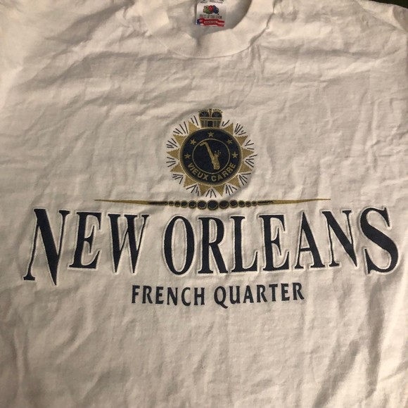 Vintage New Orleans French Quarter T-Shirt in Navy, White, & Gold; sz L - Picture 3 of 8